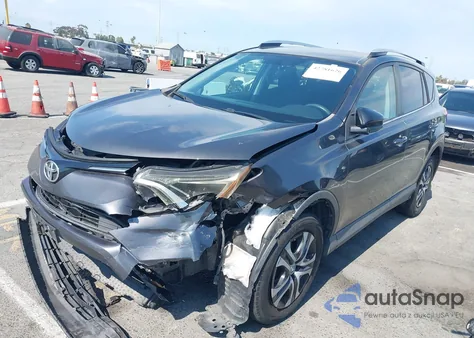 2016 Toyota Rav4 Le z USA, uszkodzony, nr VIN 2T3BFREV0GW457848